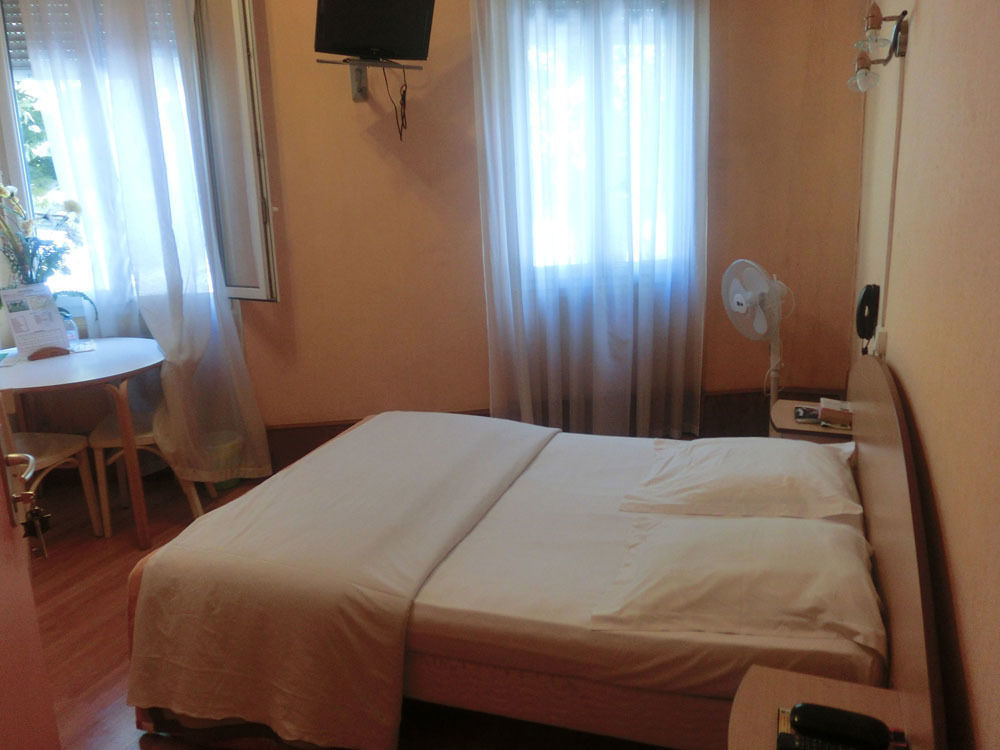 Le Terminus D'Albi Hotel Bagian luar foto